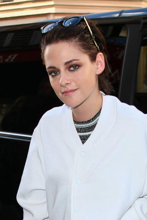 Kristen Stewart. «Es una forma de pisotear la vida de alguien sin darse cuenta. Cualquier persona con móvil se convierte en un paparazzi, es tan molesto».