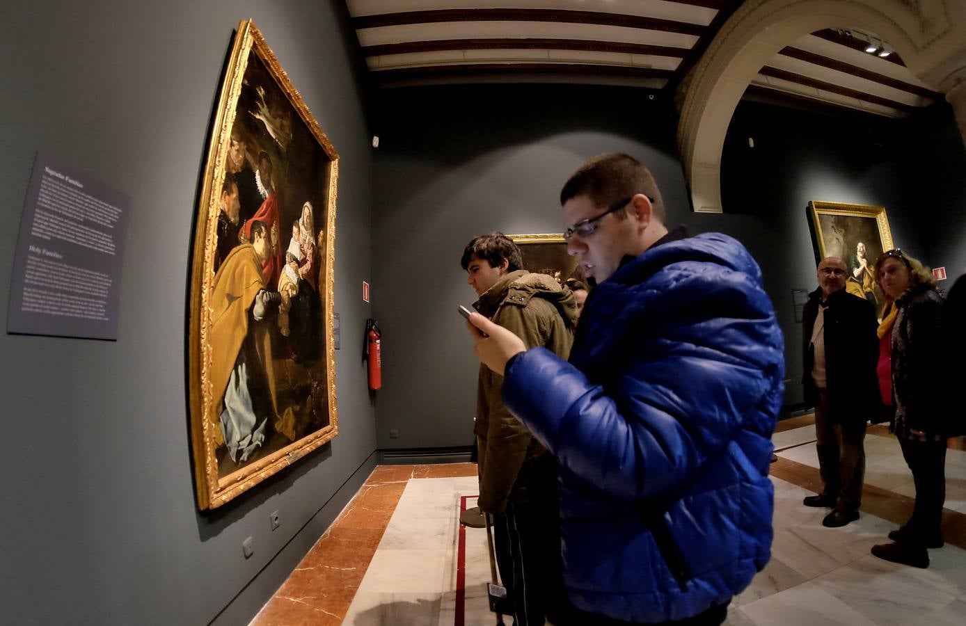 Jovenes autistas disfrutan de Murillo y Velázquez en la exposición de Focus