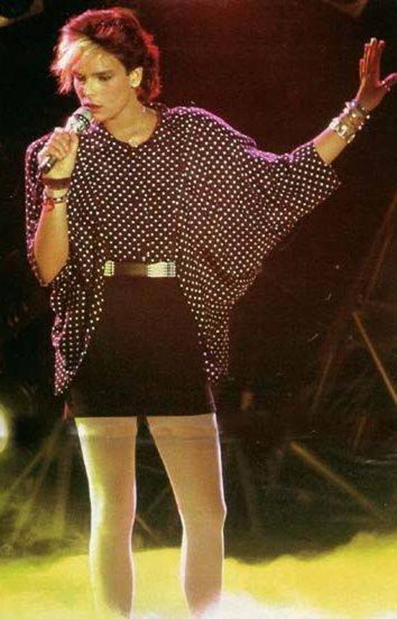 A raíz de este éxito inicial, Estefanía se trasladó a Los Ángeles para irrumpir en la industria musical americana. Sin embargo, y a pesar de aparecer como invitada especial en el programa de Oprah Winfrey y una costosa gira musical, su disco no tuvo éxito. 