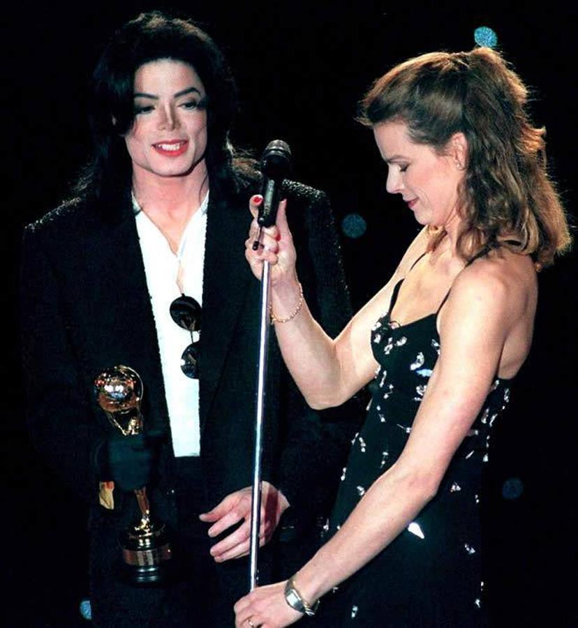 Michael Jackson quiso que la princesa fuese los coros de una de sus canciones, «In the Closet». La pieza musical fue un éxito rotundo llegando al top 10 en Estados Unidos, sin embargo a la princesa Estefanía solo se la recordó como la «Mystery Girl», y por lo tanto, no fue hasta unos años después cuando se reveló su participación en el vídeo musical. 