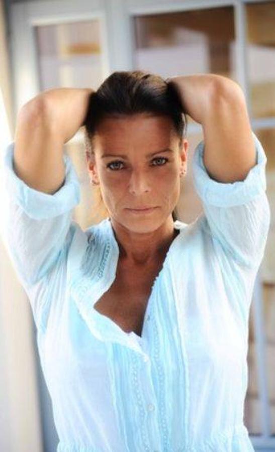 En 2003 se convirtió en la imagen de las mujeres en la lucha contra el SIDA en Mónaco, creando la asociación «Femmes face au SIDA» (mujeres frente al SIDA), con el fin de apoyar a las personas que viven con el VIH y combatir el estigma social asociado a la enfermedad. Desde 2006, la condesa de Polignac es embajadora de las Naciones Unidas sobre temas relacionados con la enfermedad. 