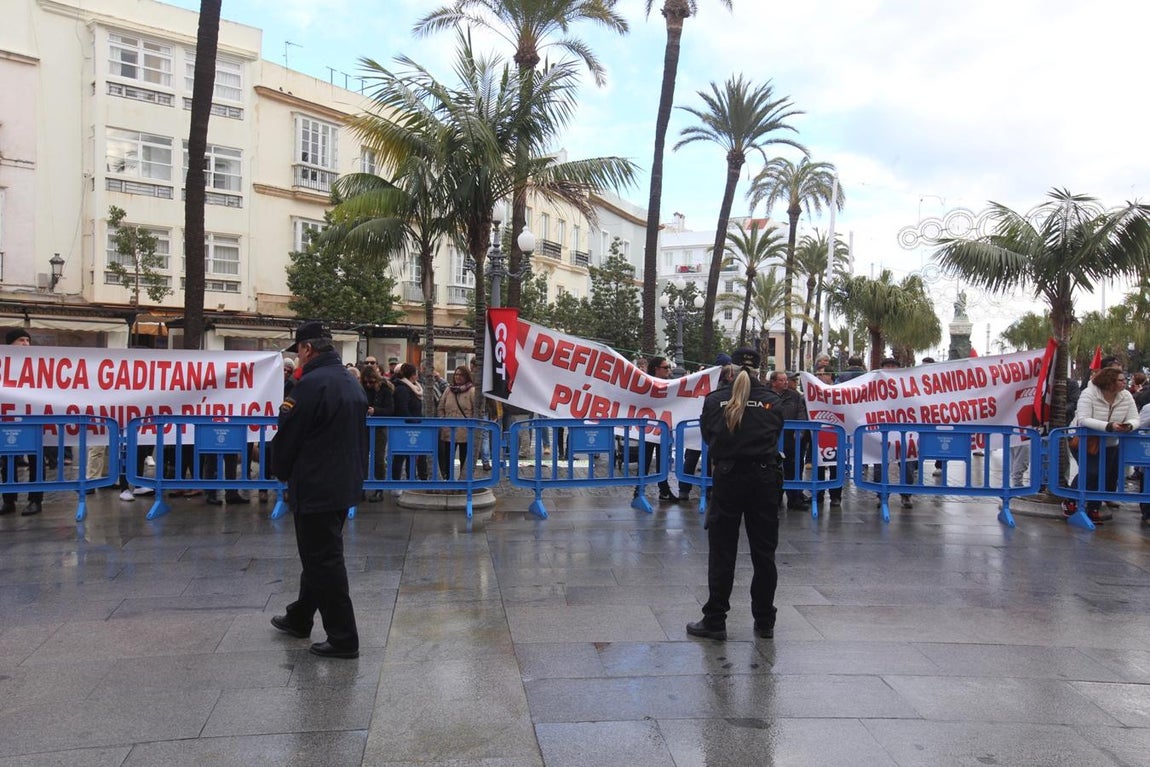Fotos: Incidentes en Cádiz al inicio de la visita
