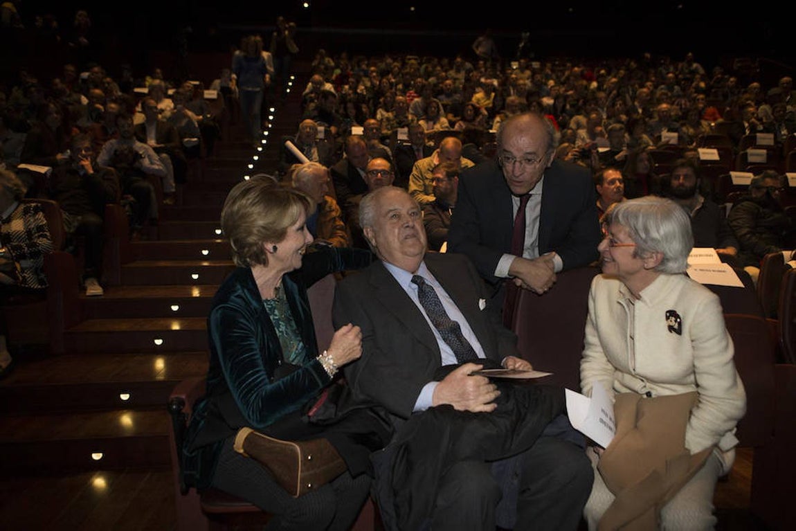 La conversación entre Pérez Reverte y Ferrer-Dalmau, en imágenes. 