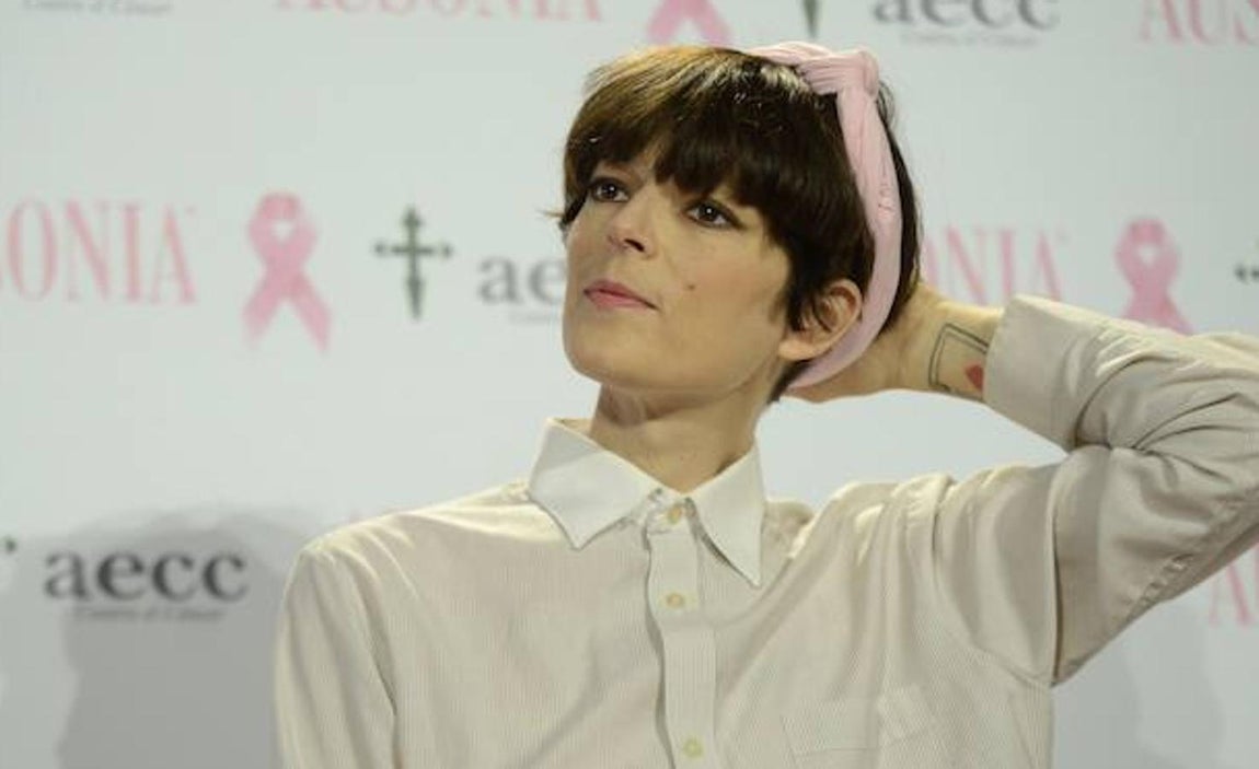 Bimba Bosé. Hace algo más de dos años se le diagnosticó un cáncer de mama y desde hacía meses luchaba contra un cáncer de mama en estado IV, el más avanzado de la enfermedad, que había provocado en la modelo metástasis en el hígado, los huesos y el cerebro. La modelo falleció el pasado 23 de enero ante el asombro de todo el país.