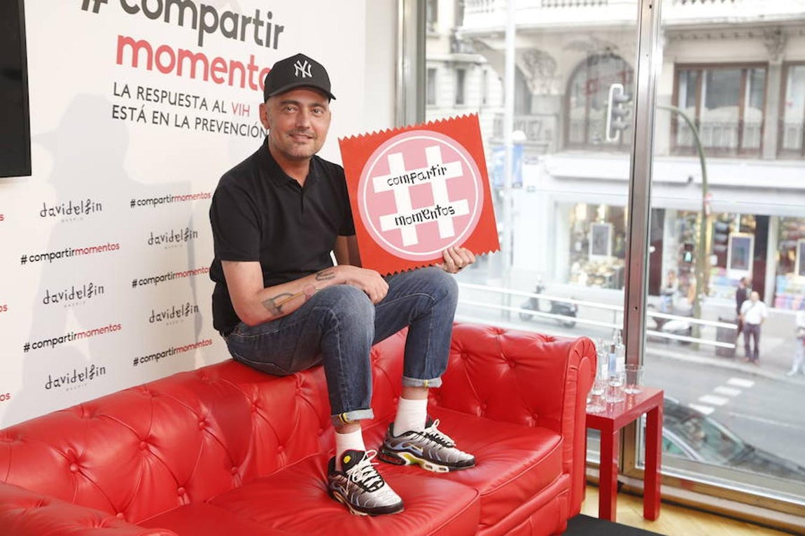 David Delfín. Al diseñador le detectaron en enero de 2016 tres tumores en el cerebro de grado 3. Las lesiones le han afectado al habla, la memoria y ha perdido fuerza en un brazo y una pierna.