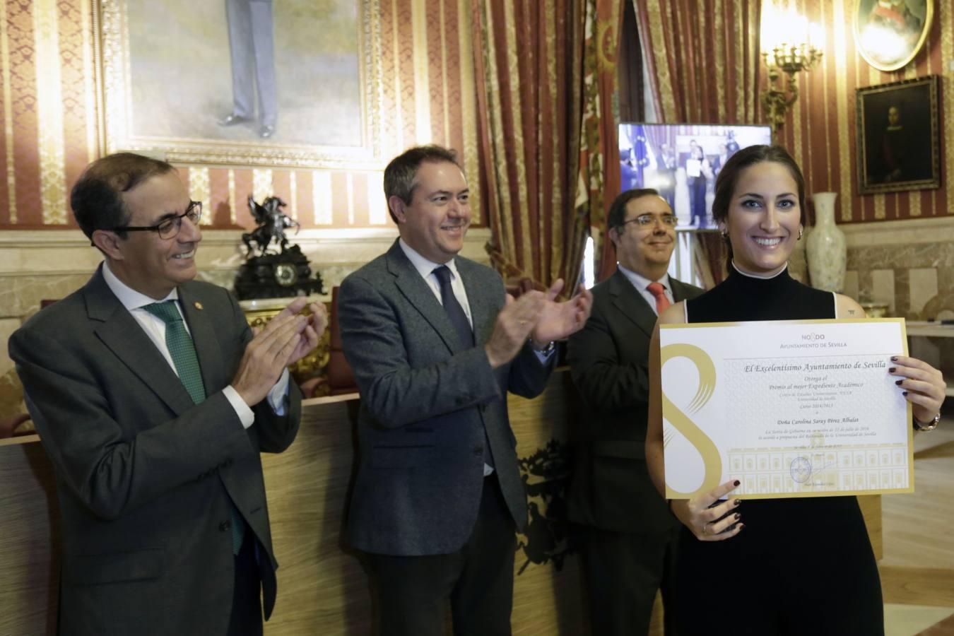 Homenaje a los universitarios con las mejores notas de Sevilla