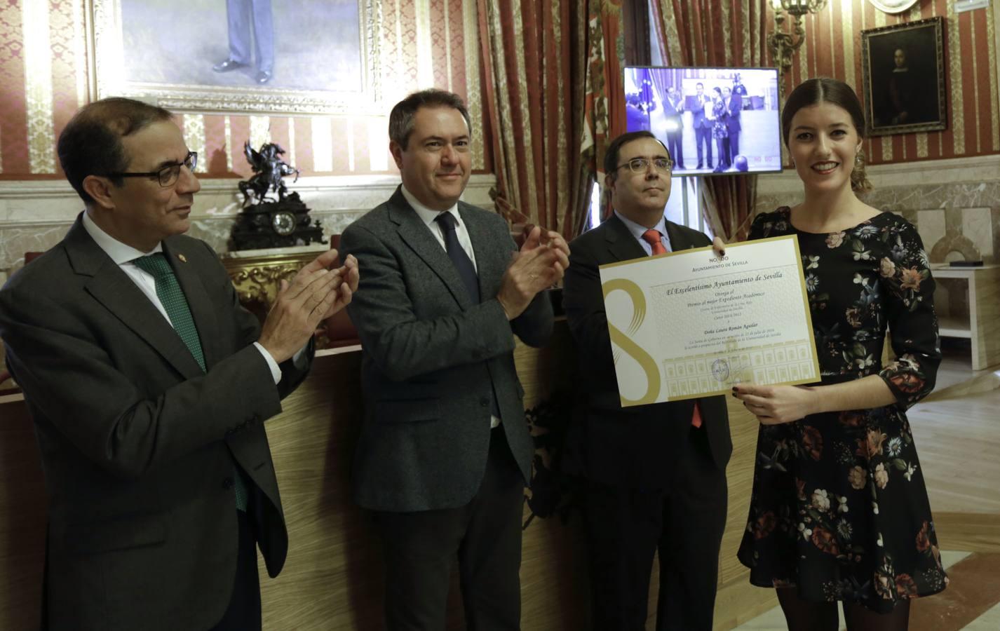 Homenaje a los universitarios con las mejores notas de Sevilla