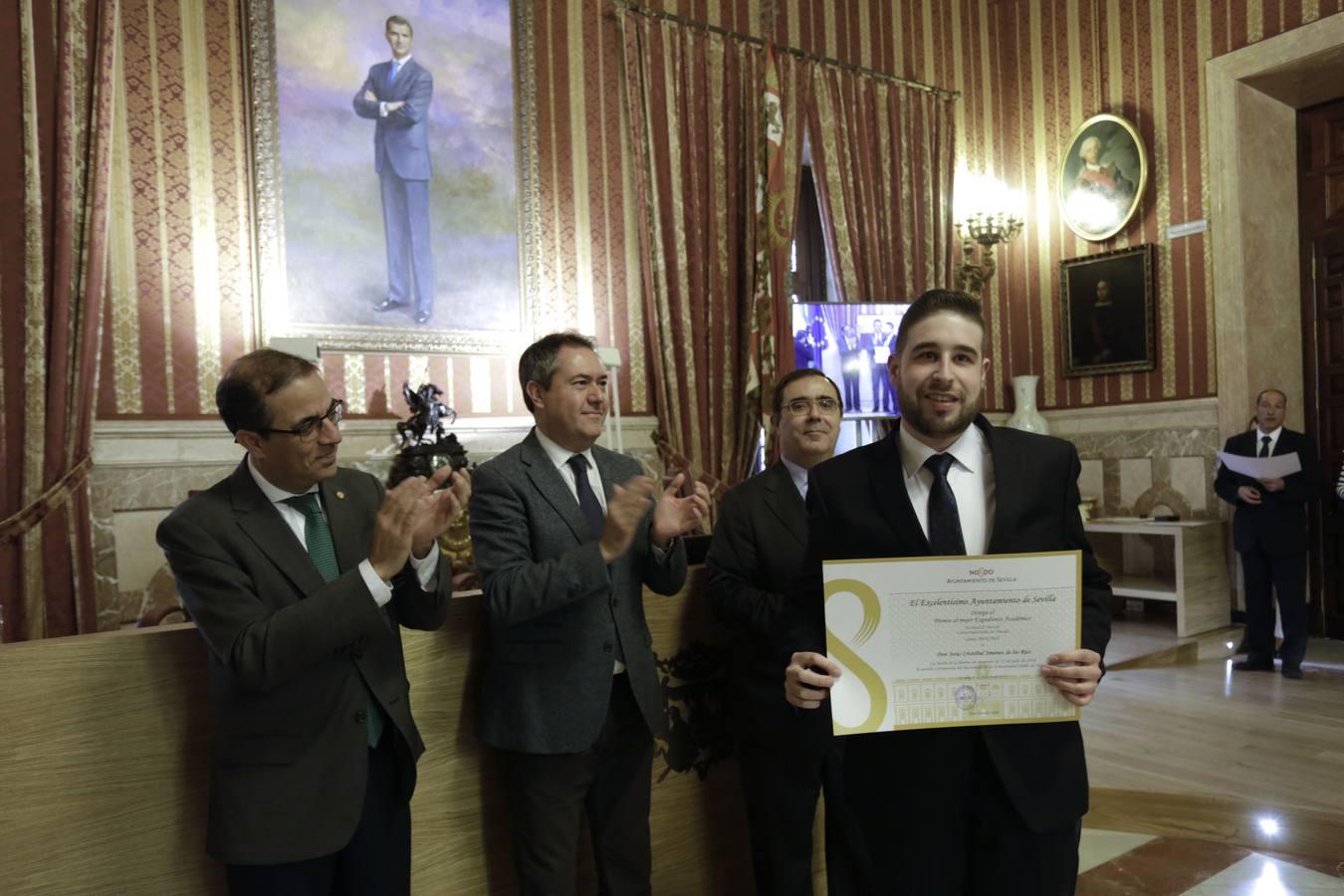 Homenaje a los universitarios con las mejores notas de Sevilla