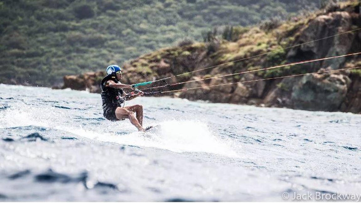 «Después de todo lo que ha hecho por el mundo, yo no podía escatimar su merecida victoria», expresó Branson en referencia a una puesta que ambos hicieron para ver quién aguantaba en la tabla por mayor tiempo. 