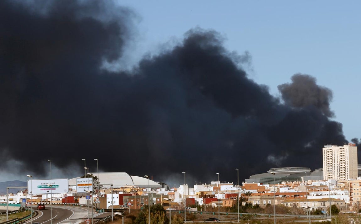 Incendio de una fábrica en Paterna. 