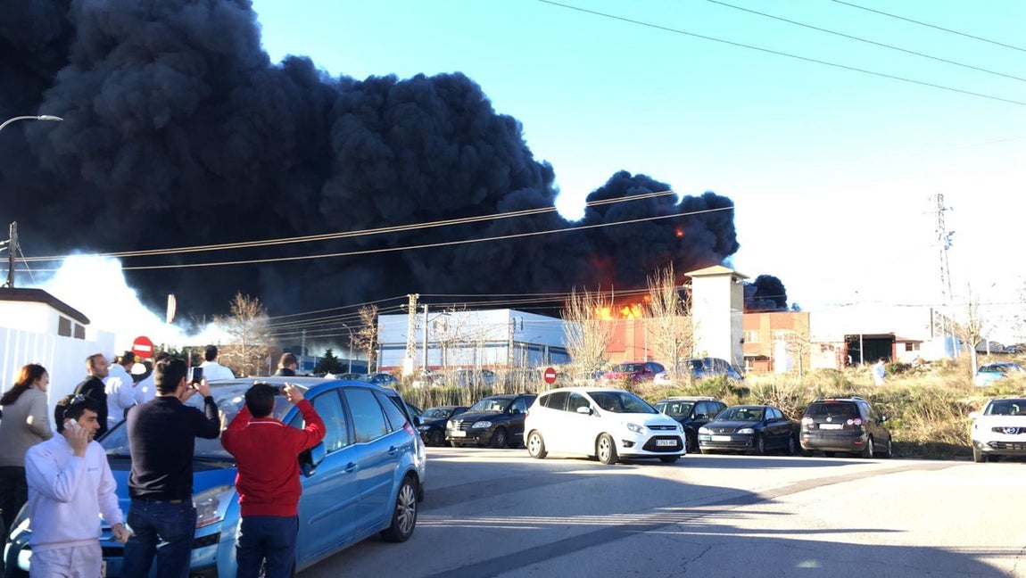 Incendio de una fábrica en Paterna. 