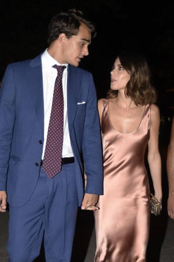 Pepe Barroso y Martina Stoessel. El hijo del fundador de «Don Algodón» y la cantante y actriz argentina pasearon por las calles de Madrid demostrando su amor el pasado mes de octubre, con motivo de un viaje que realizó la cantante a la capital para presentar su primer álbum solista