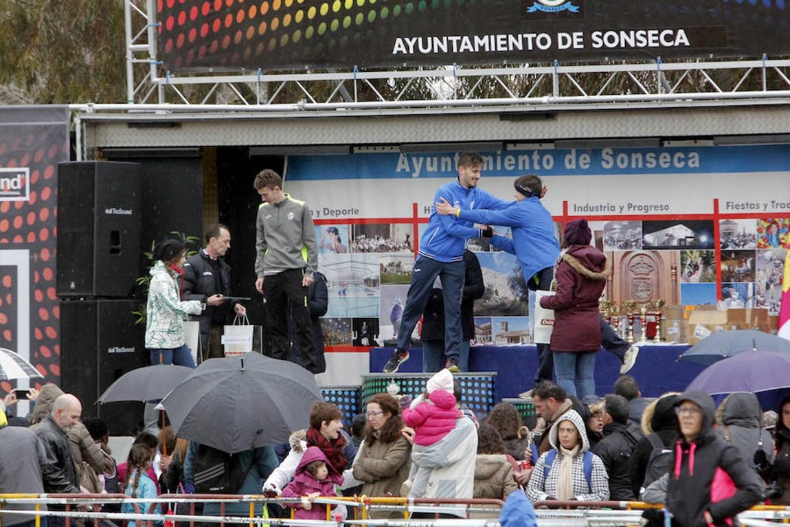 Unos 700 atletas participan en el Cross de Sonseca
