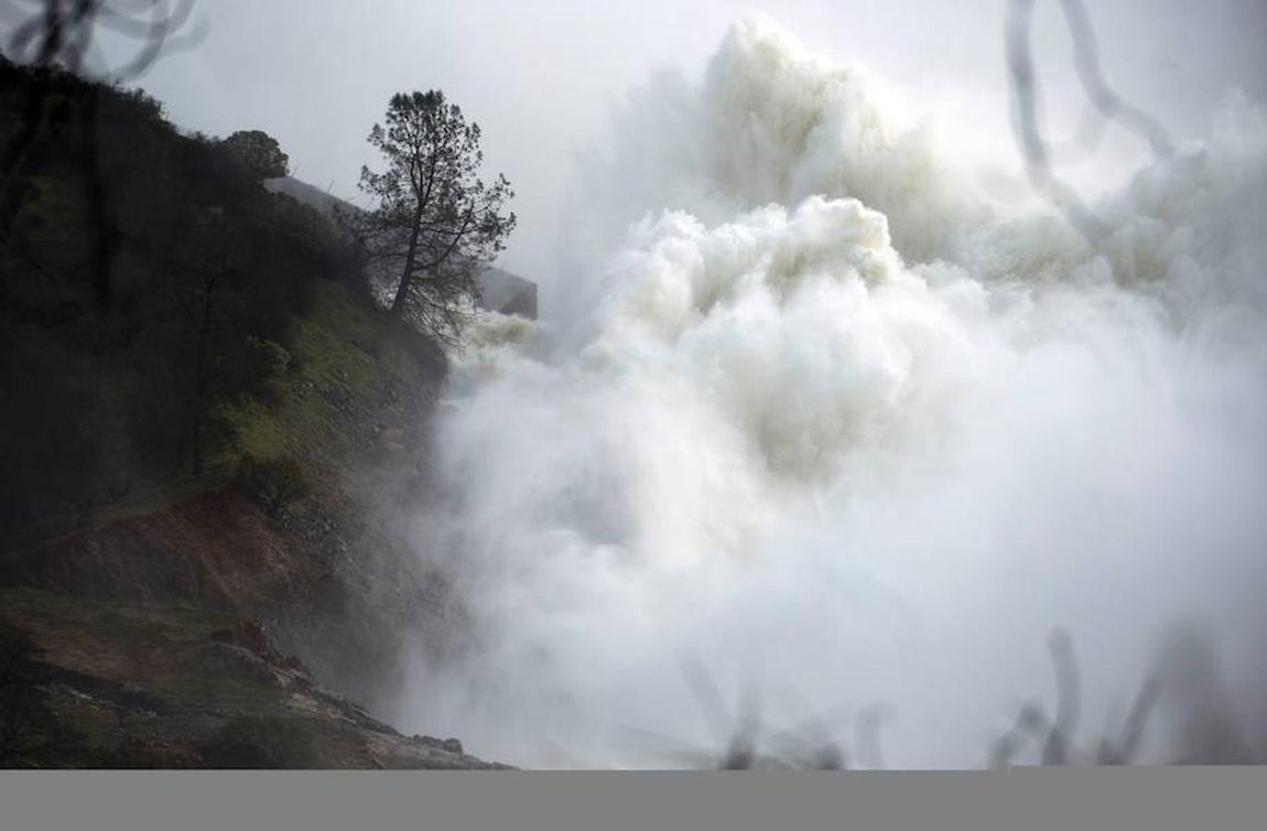 En imágenes: la presa de más alta de EE.UU., en riesgo de desbordamiento