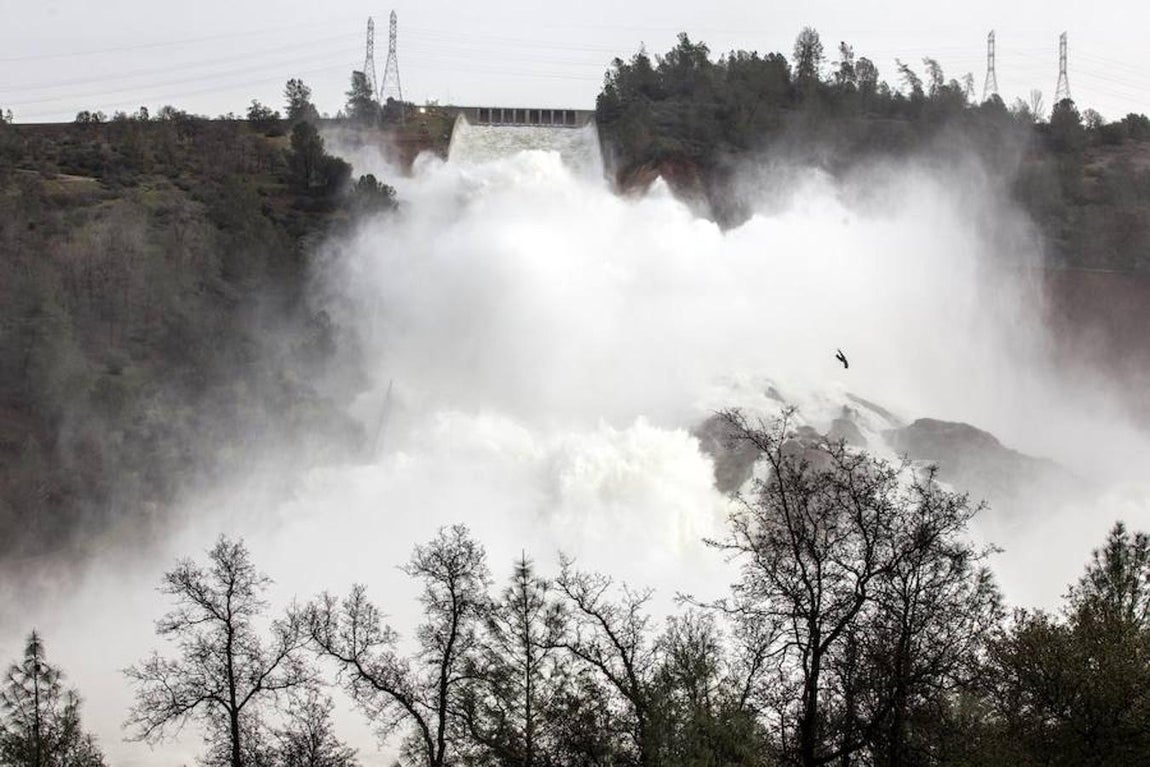 En imágenes: la presa de más alta de EE.UU., en riesgo de desbordamiento