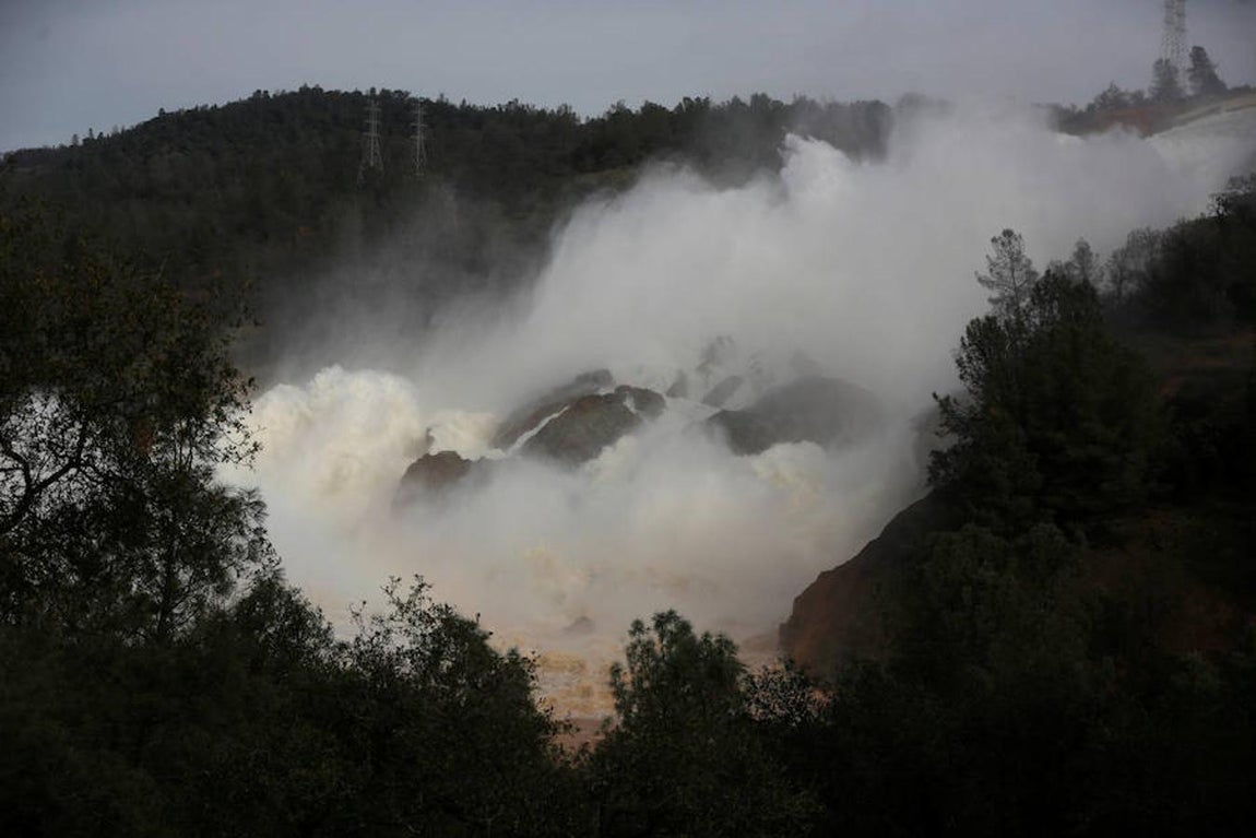 En imágenes: la presa de más alta de EE.UU., en riesgo de desbordamiento