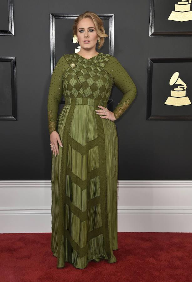 Adele, en la alfombra roja de los Grammy 2017. 