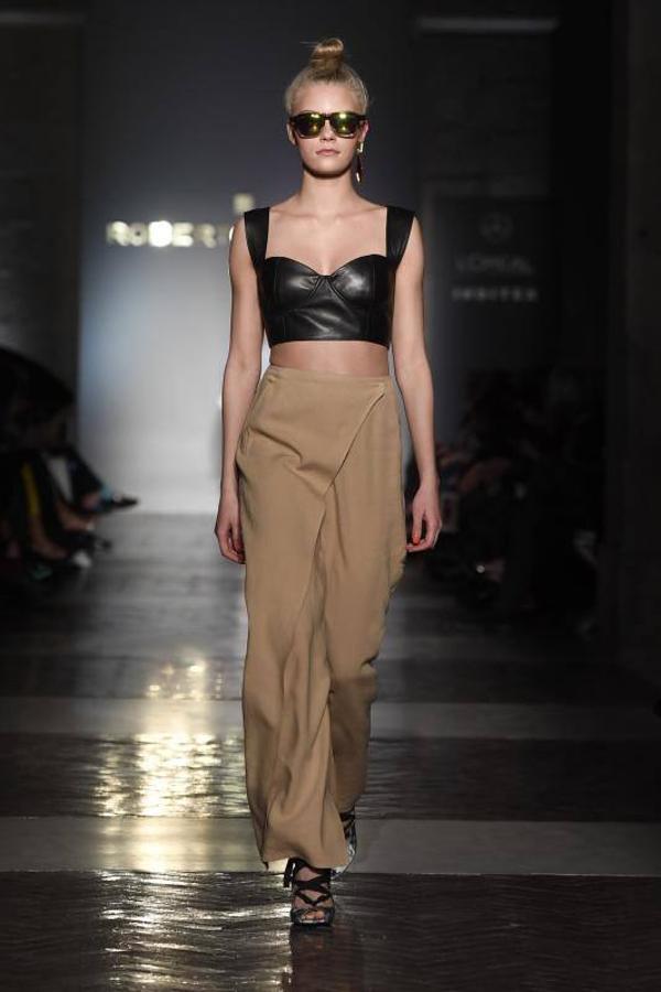 Falda pantalón combinado con top de napa fina. 