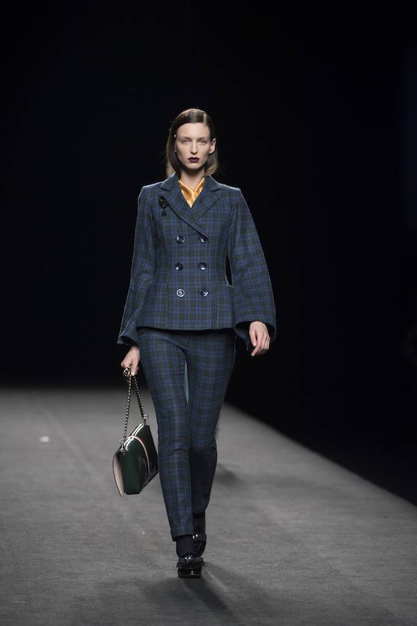 Menchén debuta con tintes del XVIII