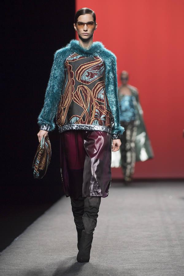 Custo muestra su lado más colorido