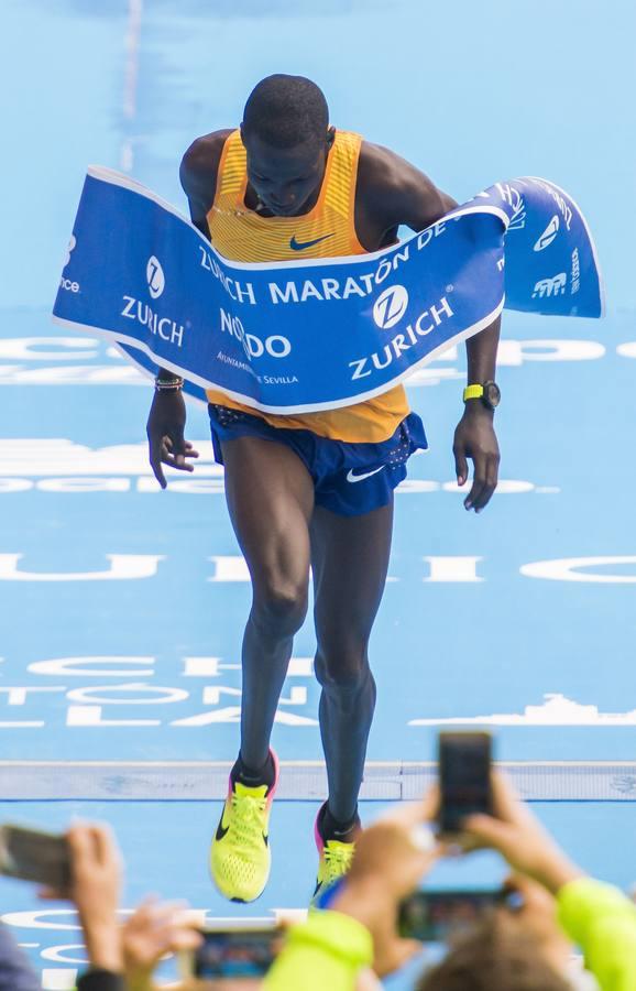 Las mejores imágenes del Zurich Maratón de Sevilla 2017