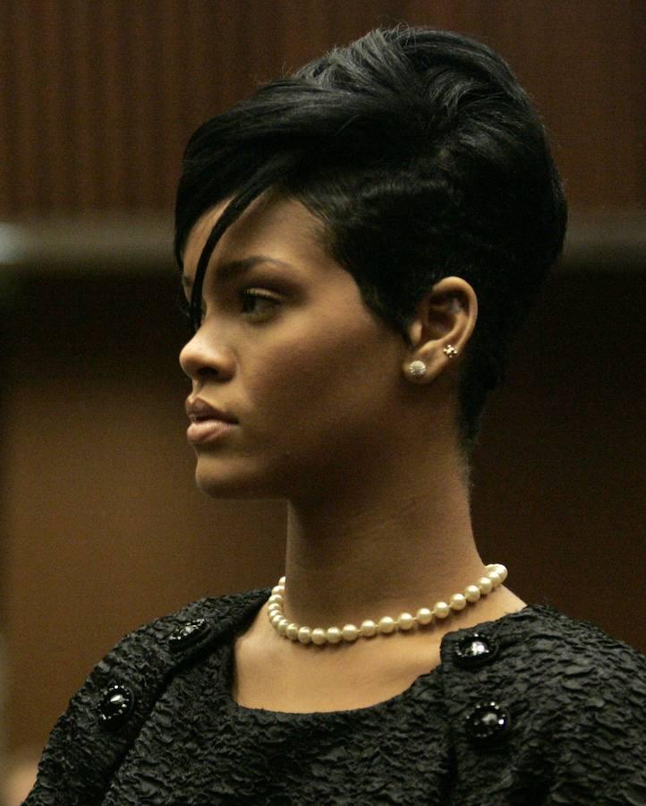 El cantante de hip hop, fue condenado en 2009 por un tribunal estadounidense a seis meses de trabajos comunitarios y 5 años bajo vigilancia por la agresión. 