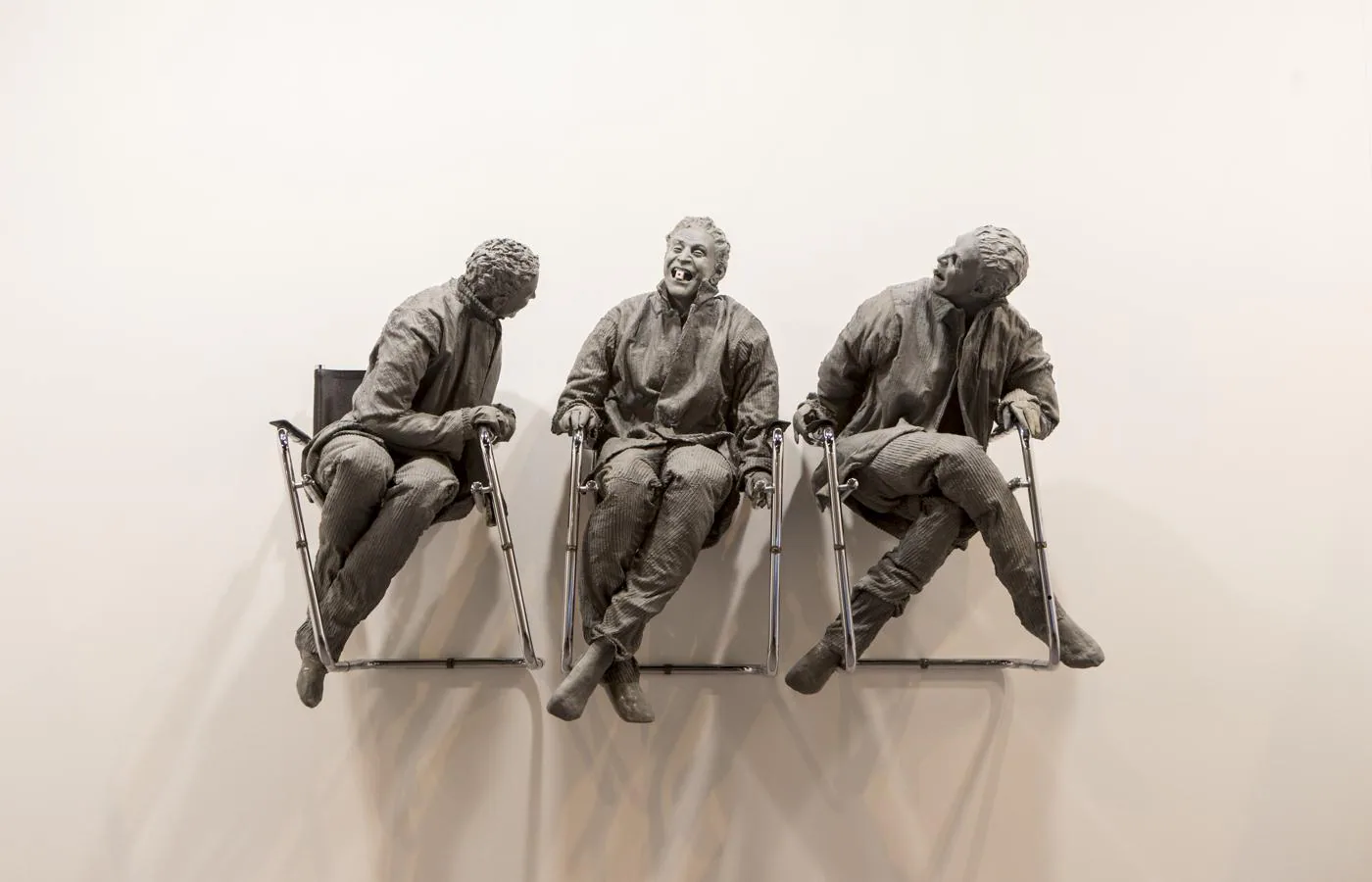 «Three man laughing at one», de Juan Muñoz, valorada en 1,5 millones de euros, se exhibe en el stand de la galería Elvira González. 