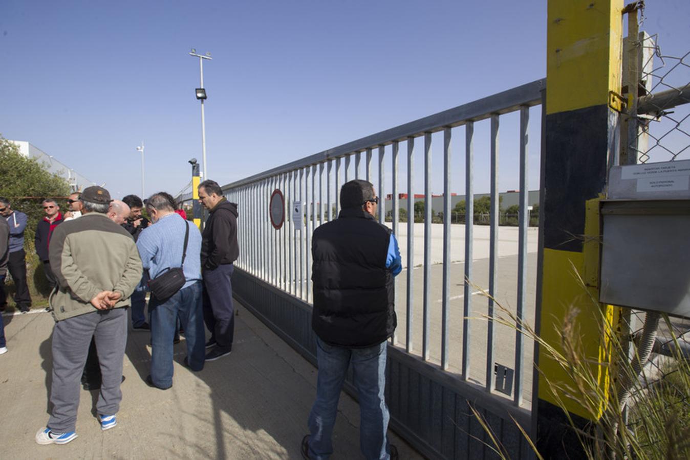 Los extrabajadores se concentran en las puertas de Delphi en el décimo aniversario del cierre