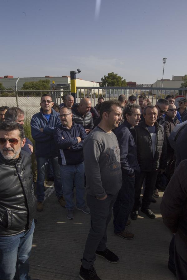 Los extrabajadores se concentran en las puertas de Delphi en el décimo aniversario del cierre