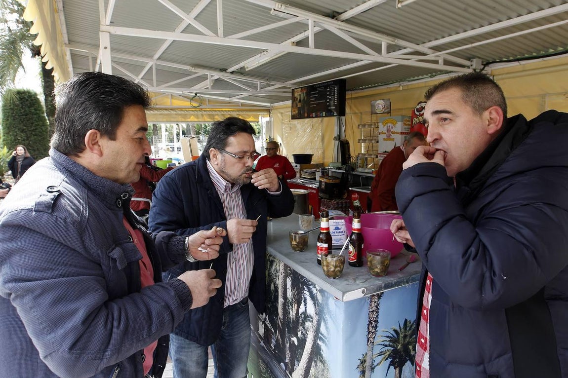 El arranque de los puestos de caracoles, en imágenes