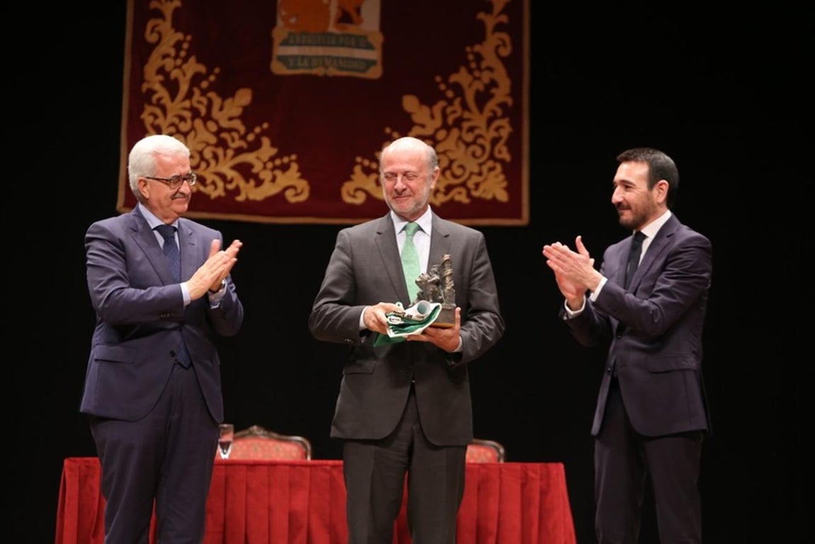 Entrega de Medallas por el Día de Andalucía en el Teatro Muñoz Seca