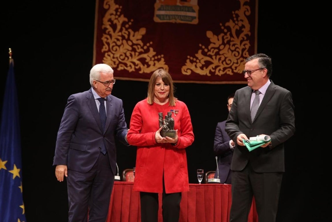 Entrega de Medallas por el Día de Andalucía en el Teatro Muñoz Seca