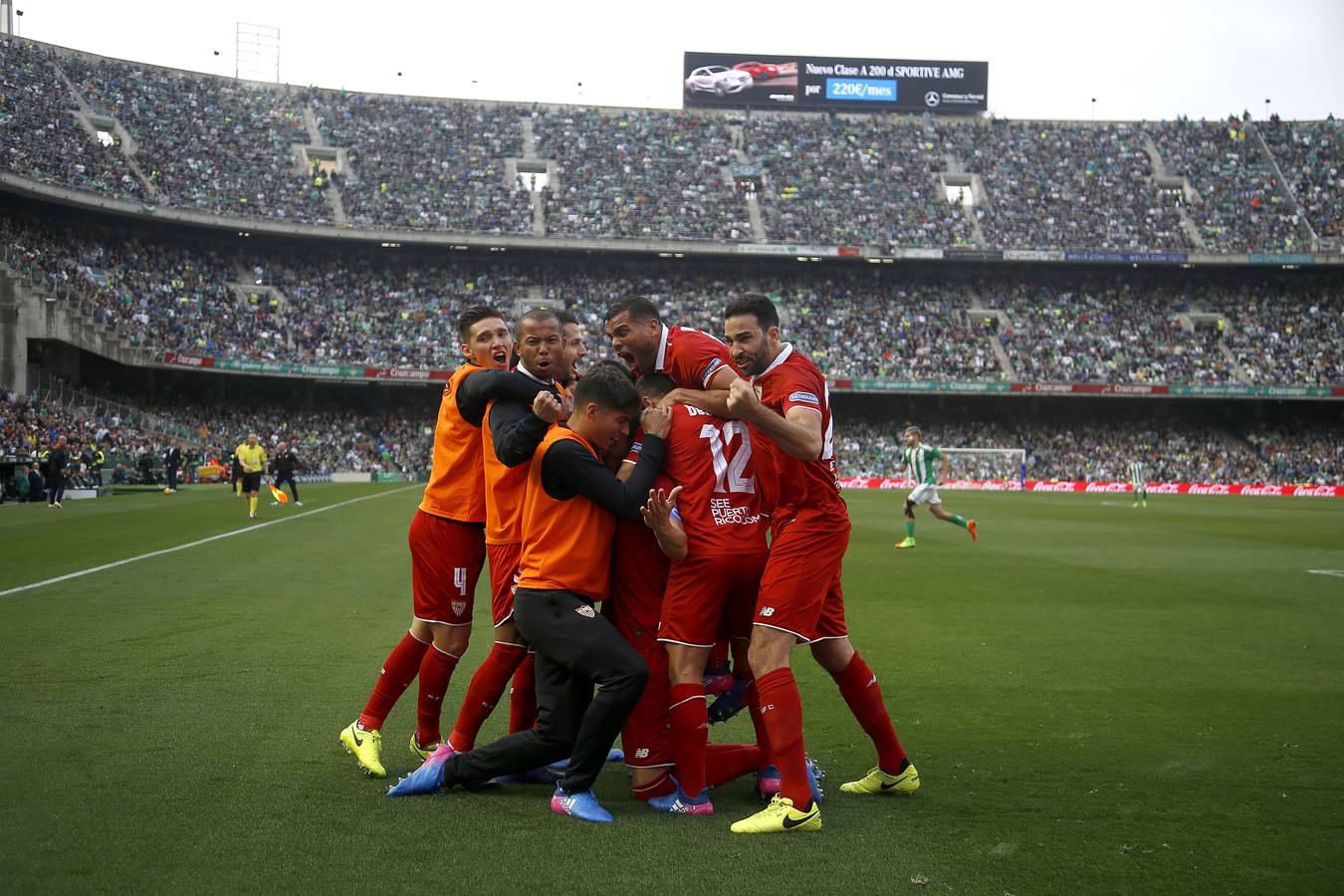 El Sevilla se queda con los tres puntos en el Villamarín, en imágenes