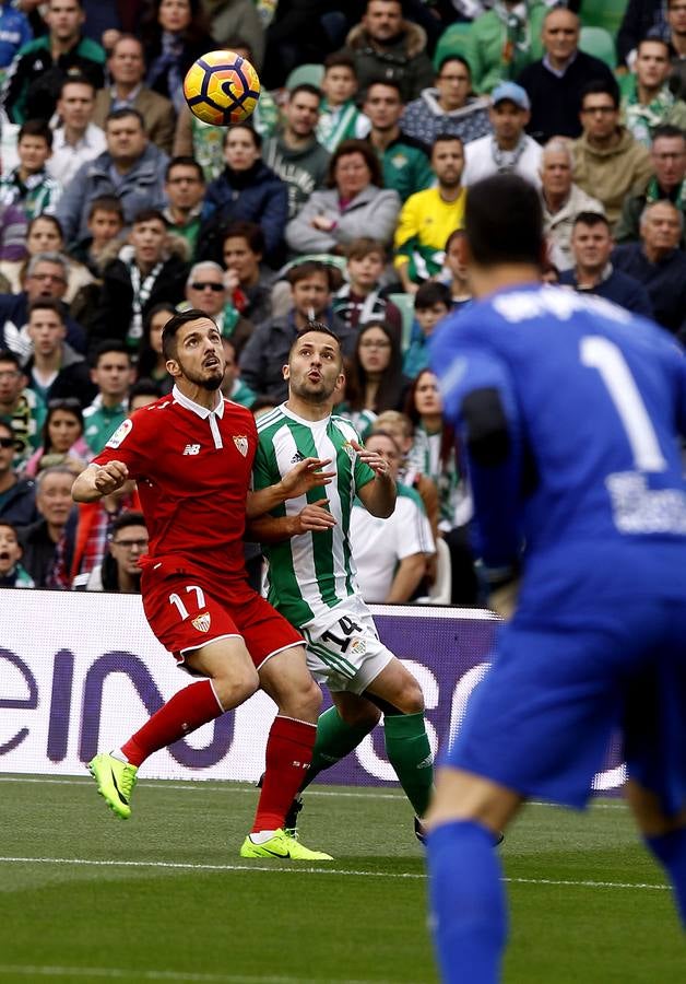 El Sevilla se queda con los tres puntos en el Villamarín, en imágenes