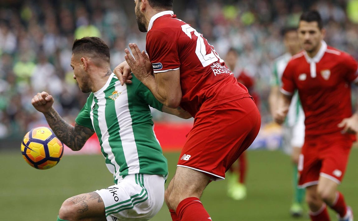 El Sevilla se queda con los tres puntos en el Villamarín, en imágenes
