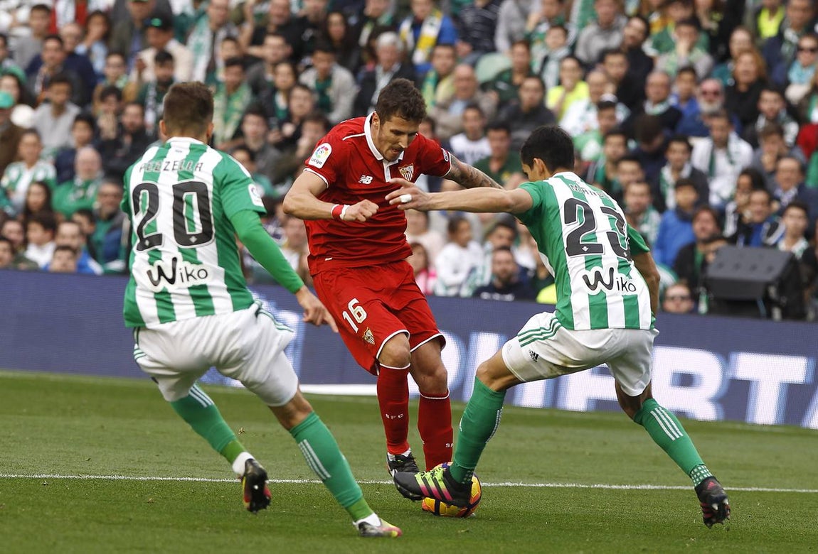 El Sevilla se queda con los tres puntos en el Villamarín, en imágenes