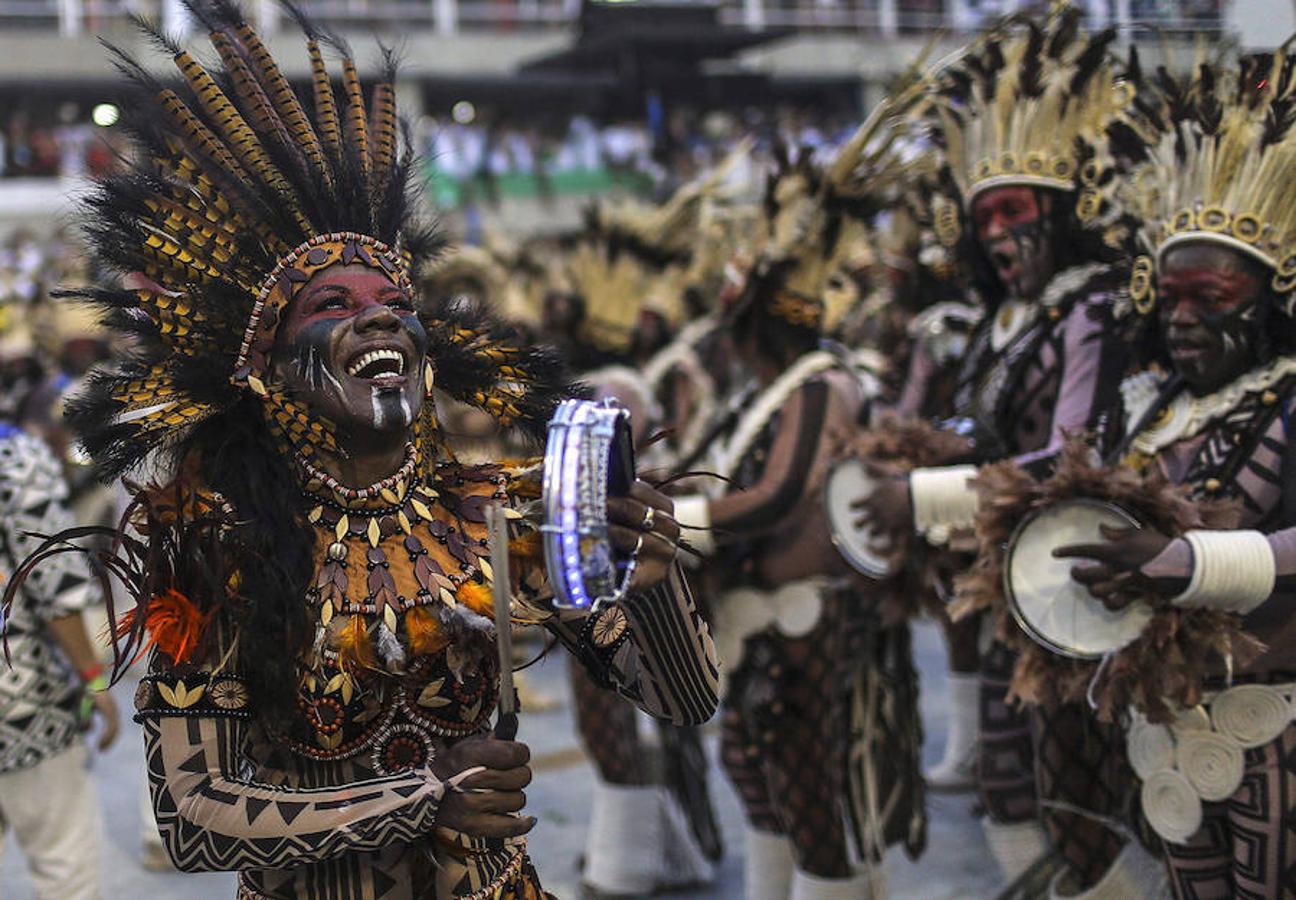 Desfile de las escuelas de samba en Río de Janeiro. 