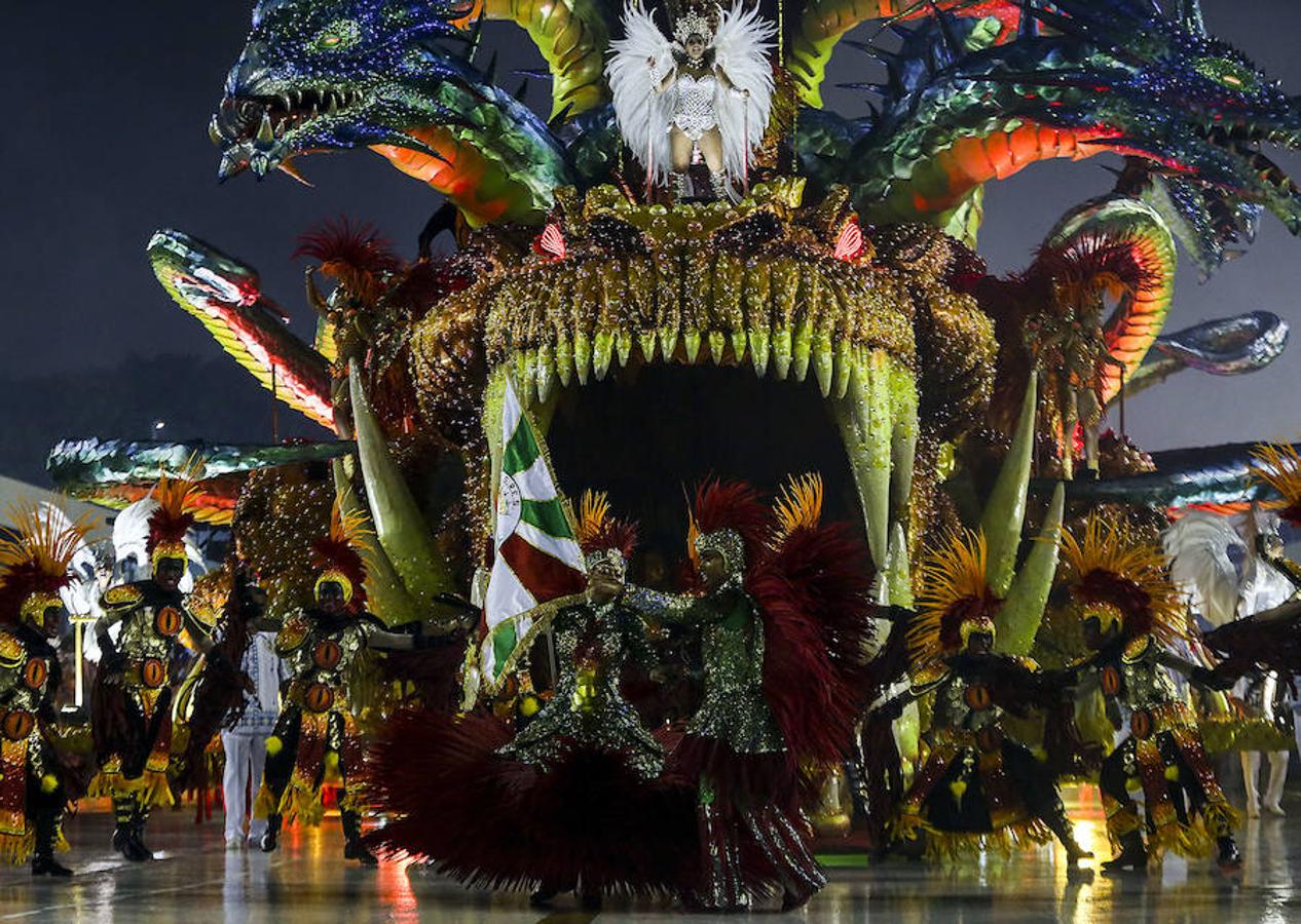 Desfile de las escuelas de samba en Río de Janeiro. 