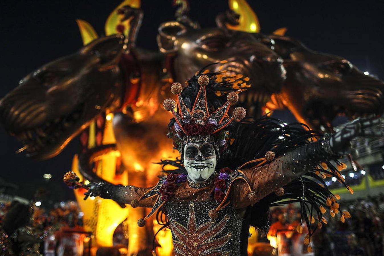 Desfile de las escuelas de samba en Río de Janeiro. 