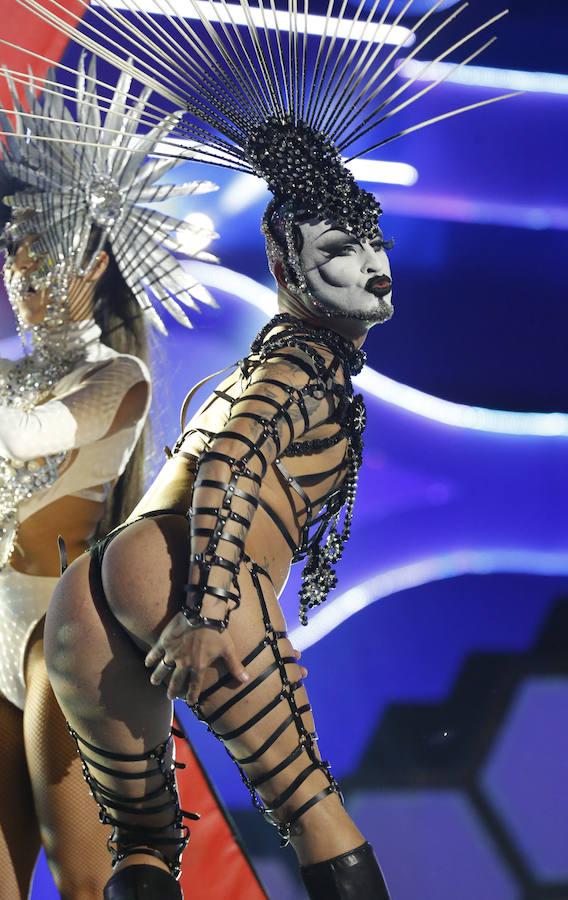 La drag «Gio» con la fantasía «Don Quijote de la marcha», durante la gala de elección del Drag Queen del Carnaval 2017.