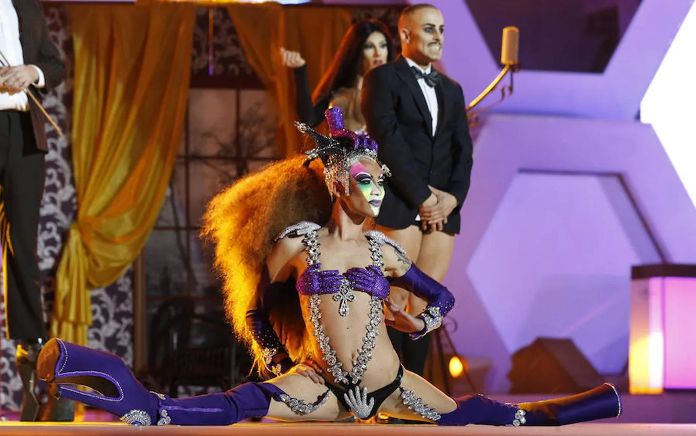 La Drag Seychells con la fantasía «¡Mira tú que cosa!», durante la gala de elección del Drag Queen del Carnaval 2017.