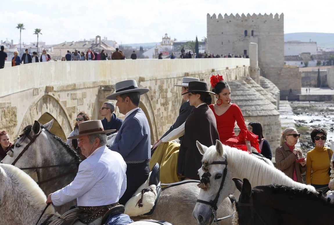 Las mejores imágenes del paseo a caballo por el Día de Andalucía en Córdoba