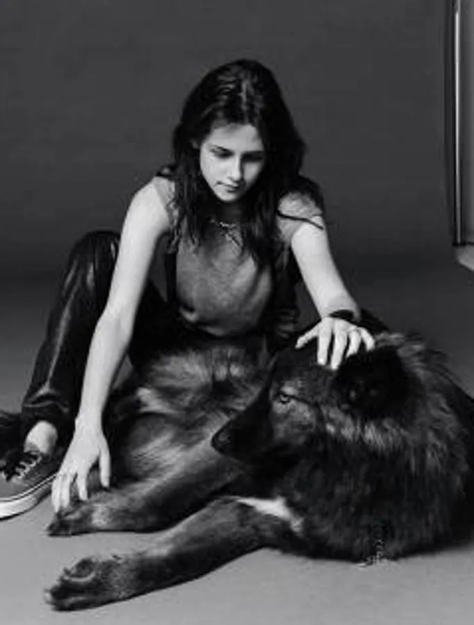 La madre de la actriz Kristen Stewart le regaló un lobo por su 24 cumpleaños 