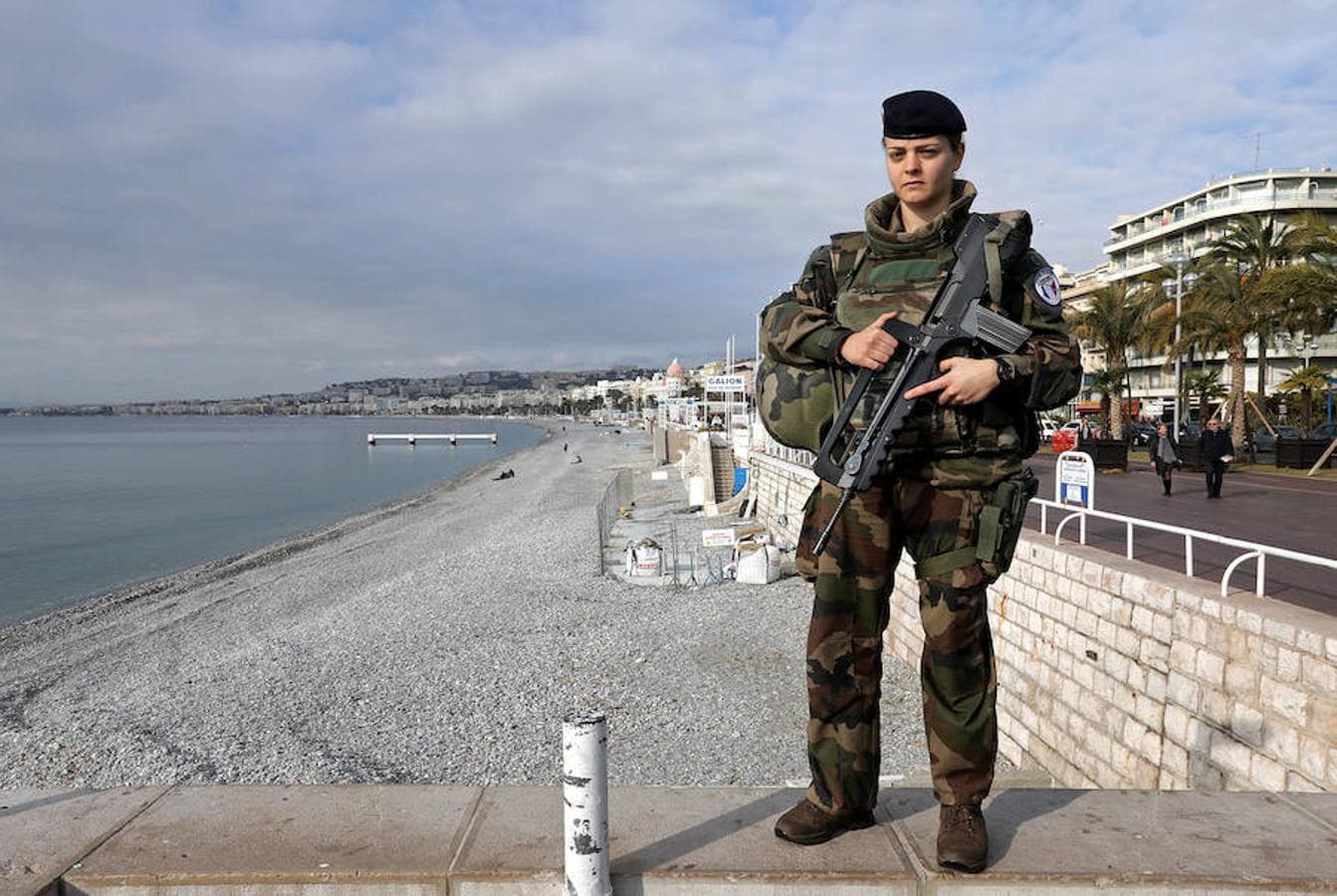 Mery Lee (26), Niza (Francia). Soldado