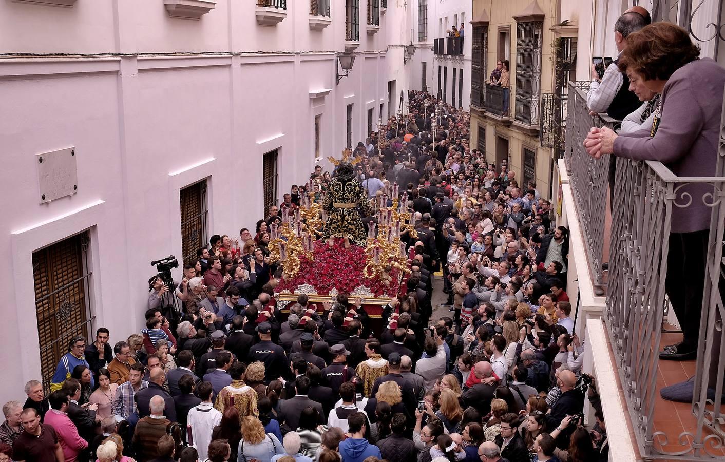 Las mejores imágenes del Via Crucis de las Cofradías