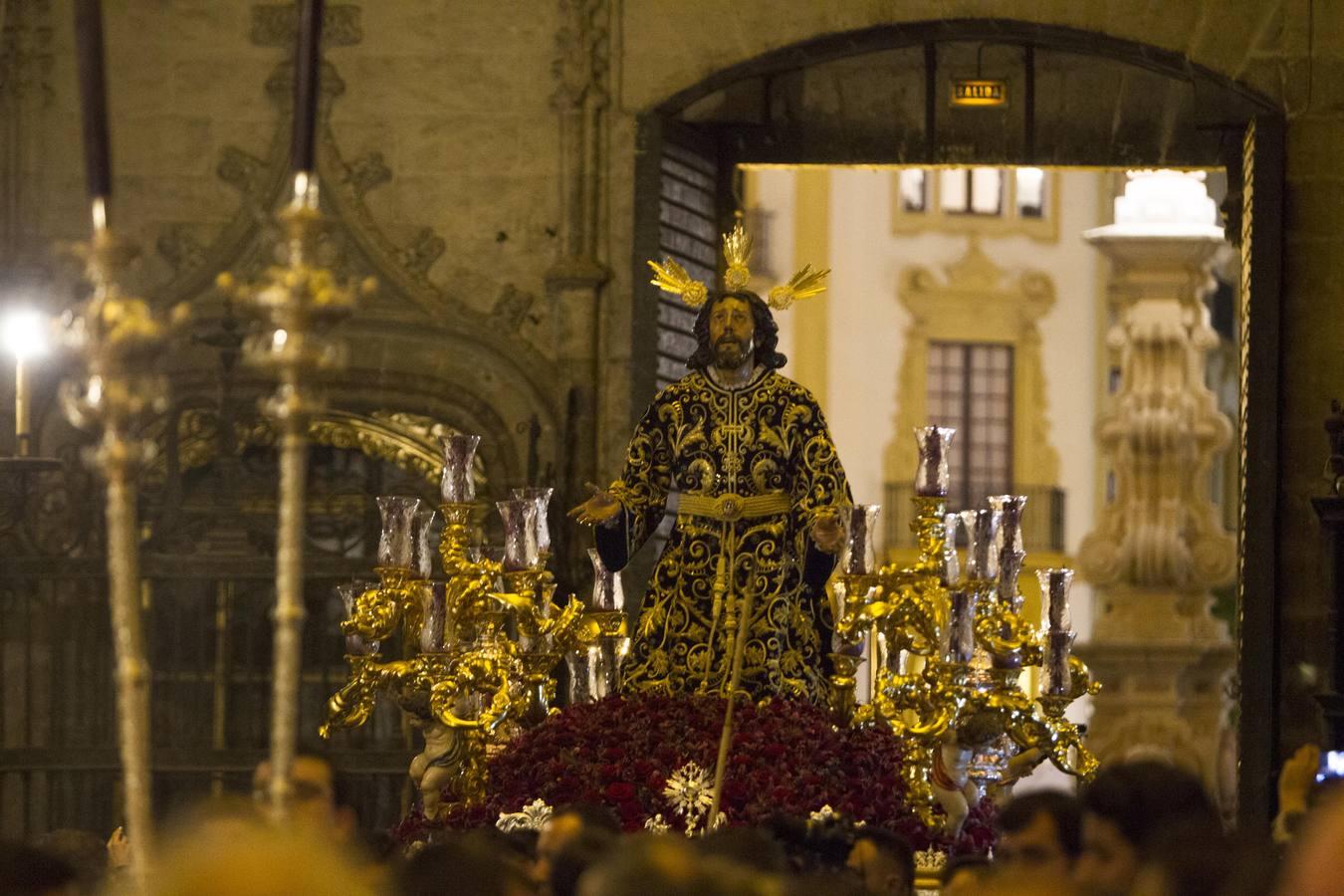 Las mejores imágenes del Via Crucis de las Cofradías