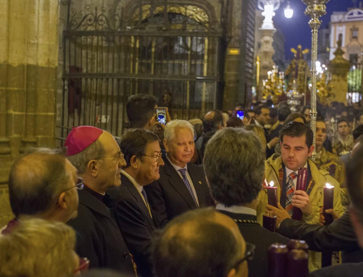 Las mejores imágenes del Via Crucis de las Cofradías