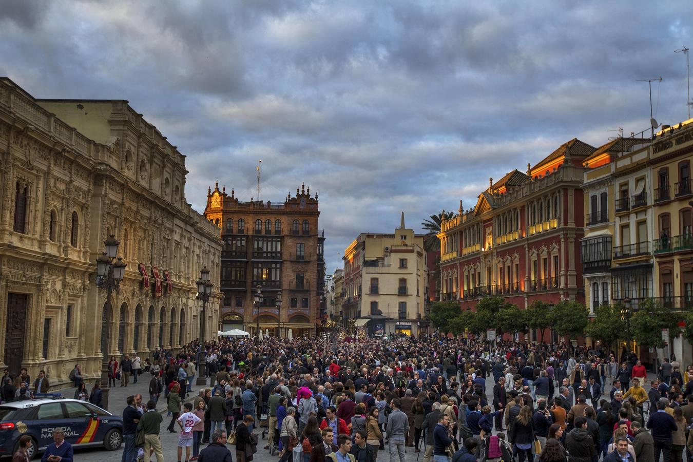 Las mejores imágenes del Via Crucis de las Cofradías