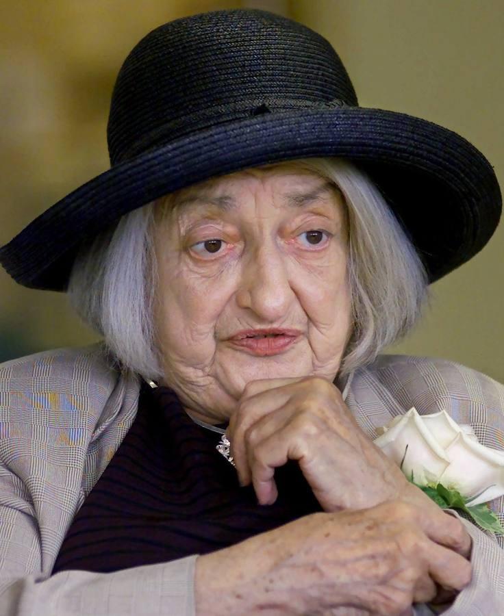 Betty Friedan. La escritora y activista fue la propulsora de la segunda ola de feminismo que comenzó en los años 60 y 70. Friedan dedicó su vida luchando por la igualdad de la mujer, ayudando a crear la Junta Política Nacional de la Mujer, así como la organización de la Huelga de las Mujeres en el año 1970. La escritora estadounidense logró popularizar el movimiento feminista en todo el continente.