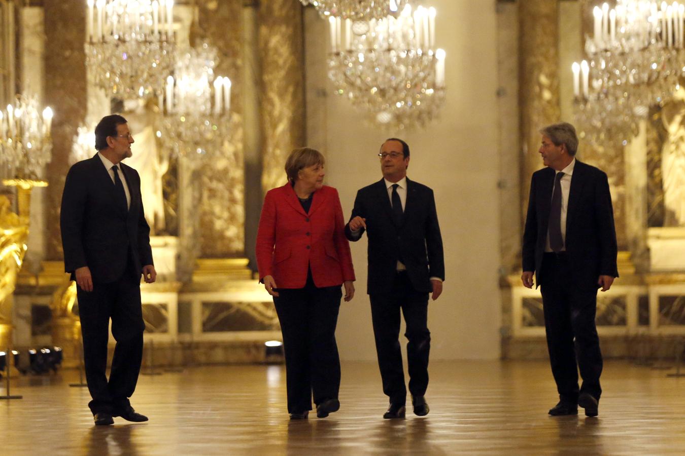 En el Palacio hubo tiempo para que Hollande y Merkel se vieran a solas más de veinte minutos. 